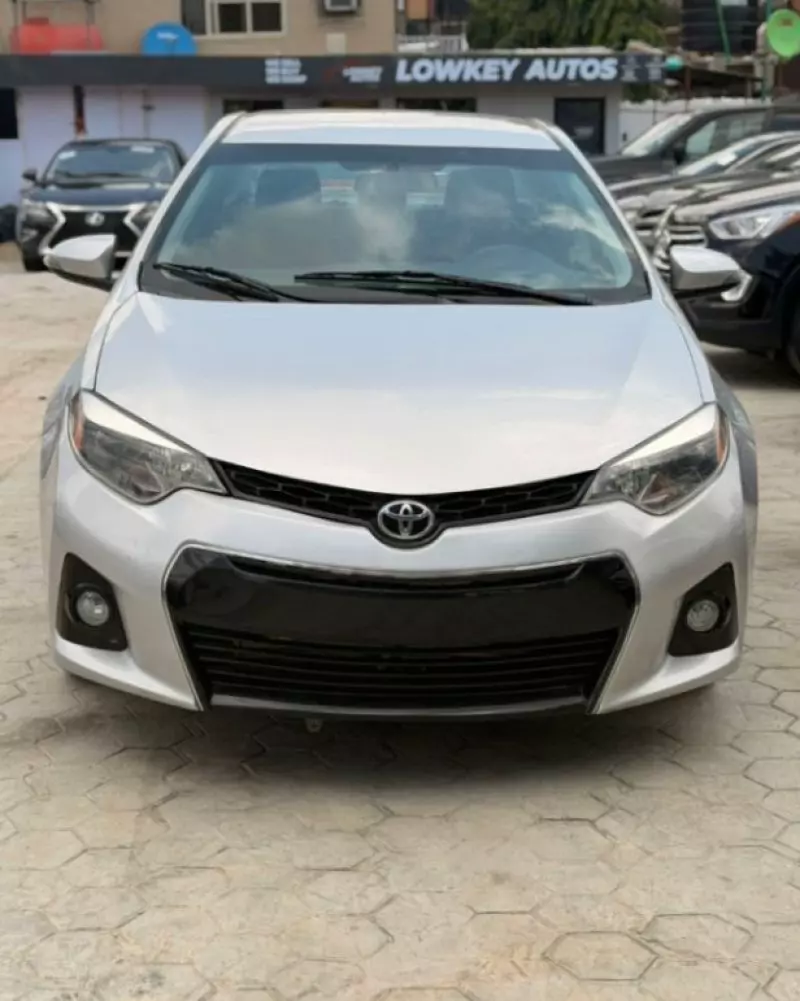 Toyota Corolla   - 2016