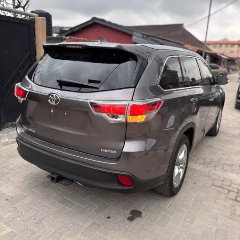 Toyota Highlander   - 2016