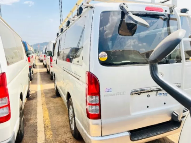 TOYOTA Hiace   - 2012