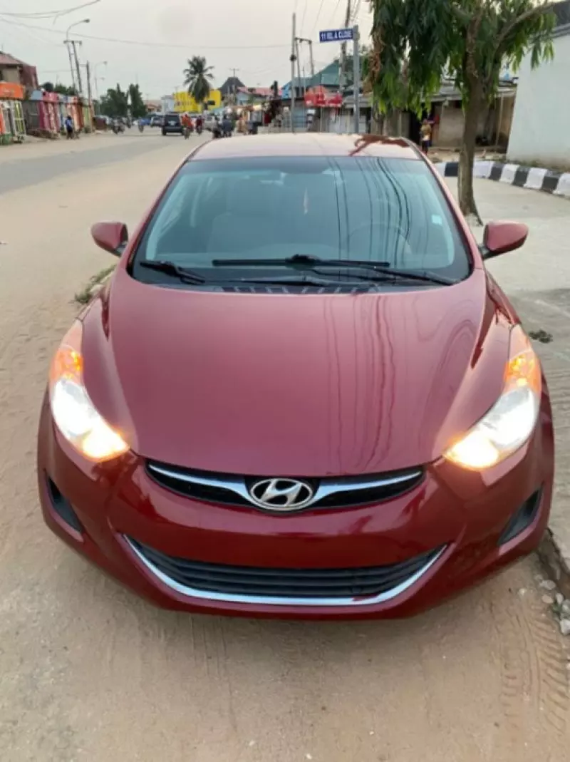 Hyundai Elantra   - 2013