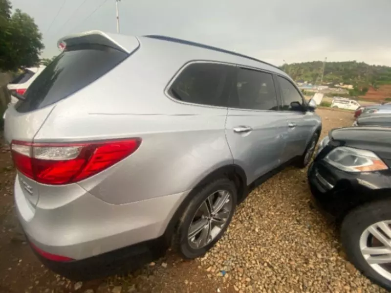 Hyundai Santa Fe   - 2013