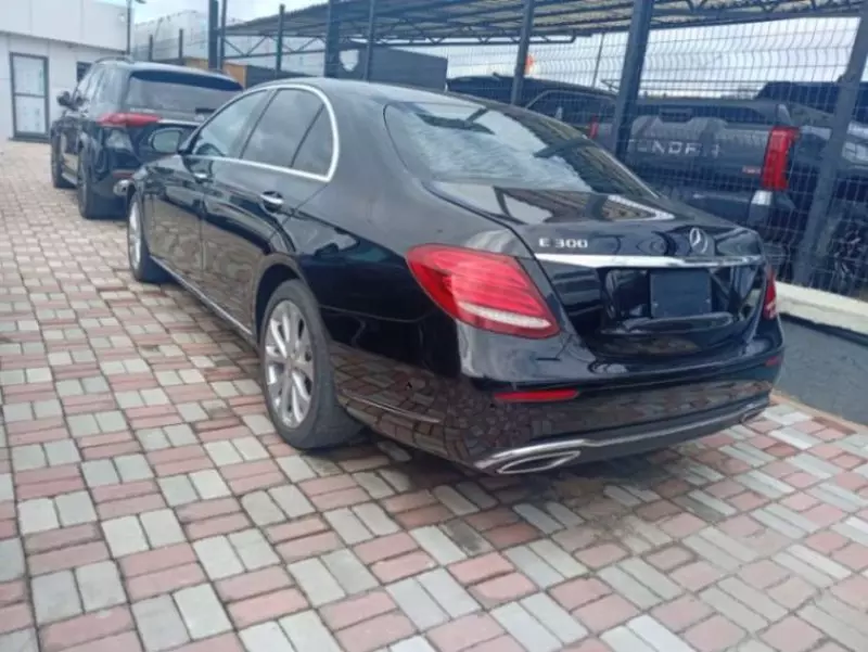 Mercedes-Benz E 300   - 2017
