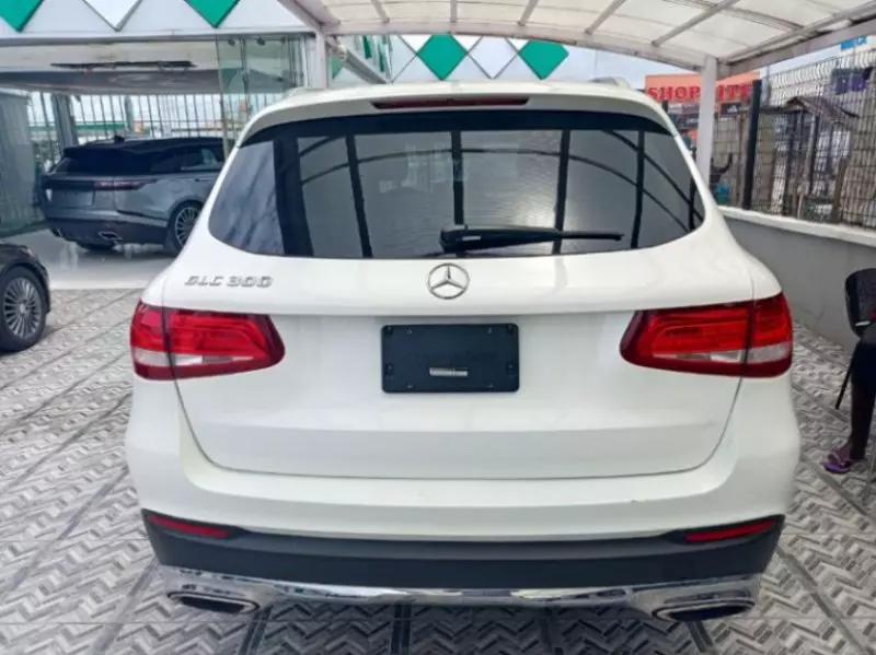 Mercedes-Benz GLC 300   - 2016