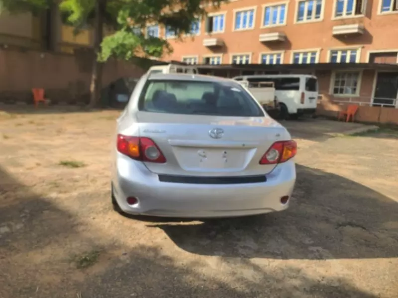 Toyota Corolla   - 2009