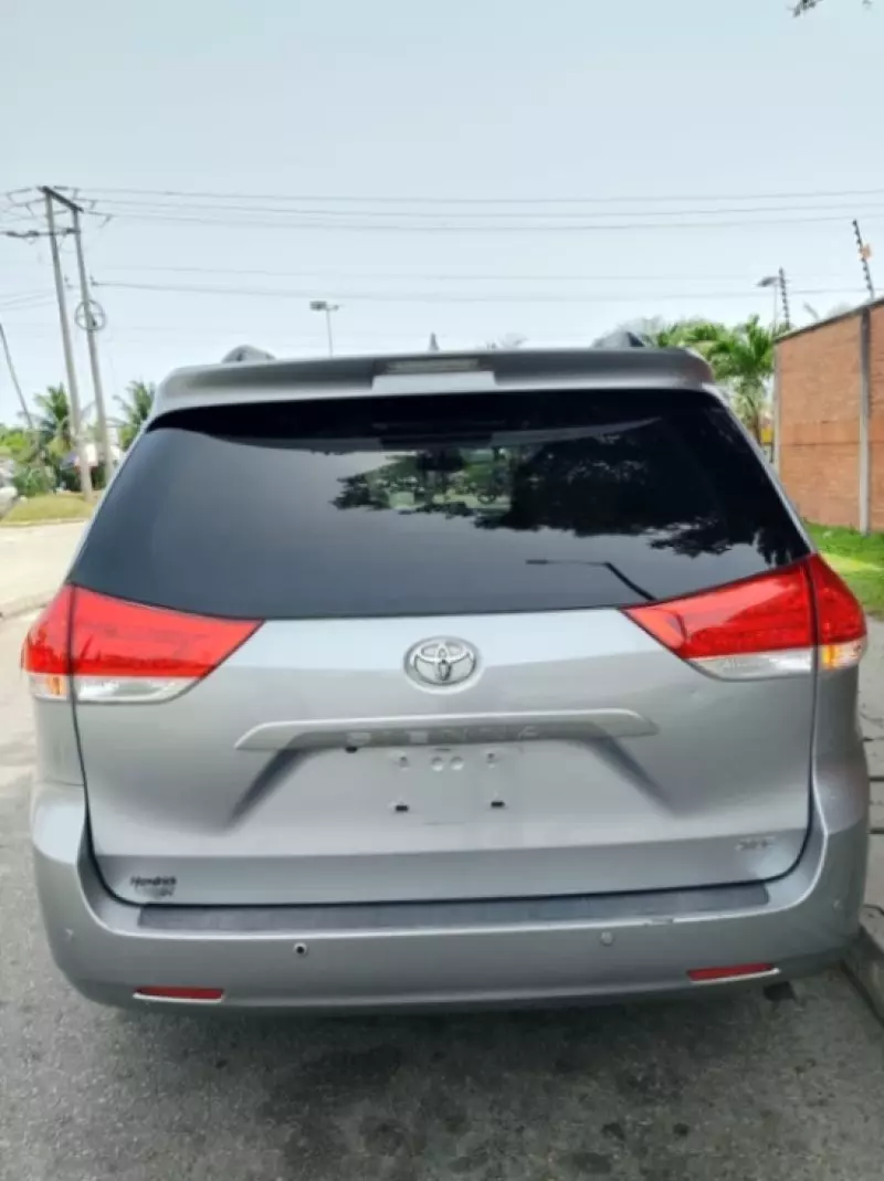 Toyota Sienna   - 2014