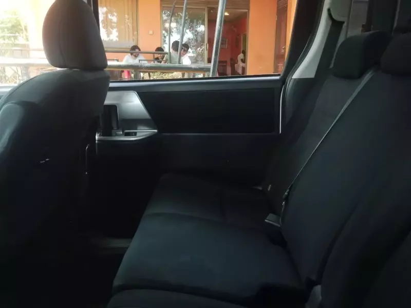 Toyota Noah   - 2012