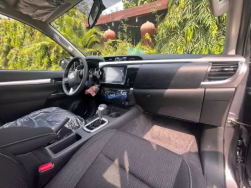 Toyota Hilux   - 2025