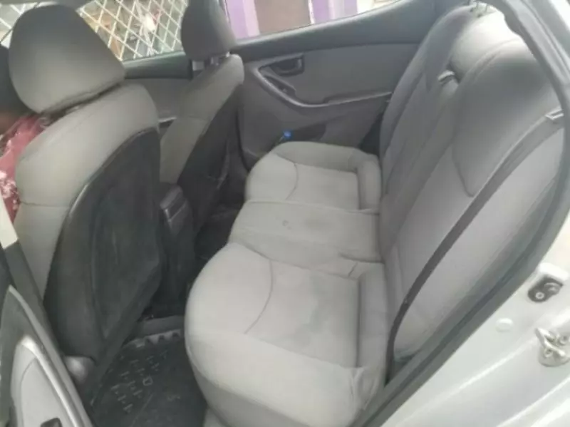 Hyundai Elantra   - 2012
