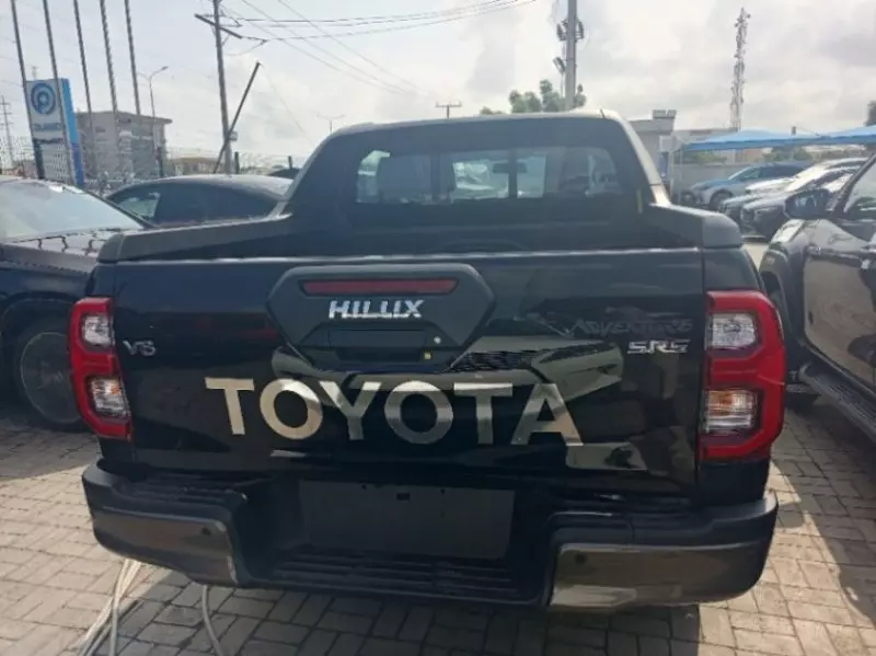 Toyota Hilux   - 2025