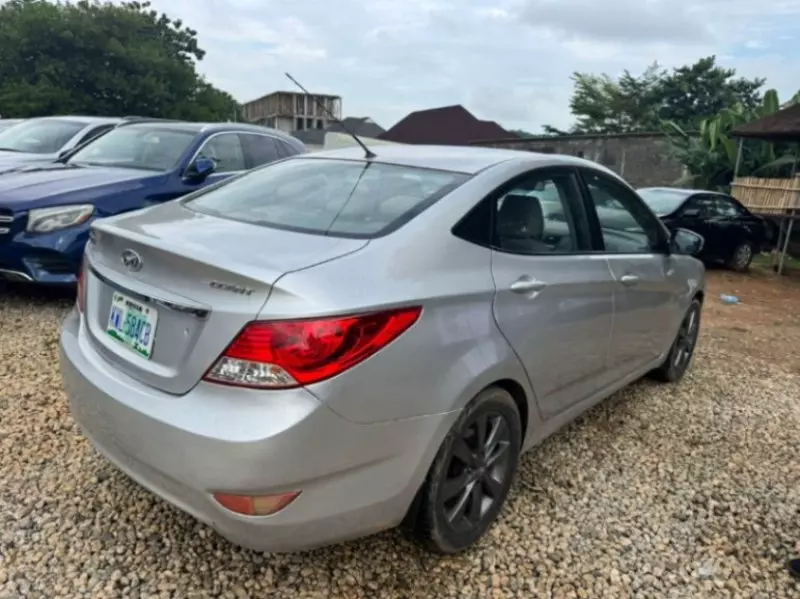 Hyundai Accent   - 2013