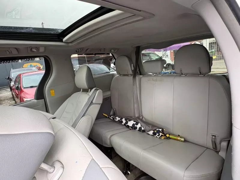 TOYOTA Sienna   - 2014