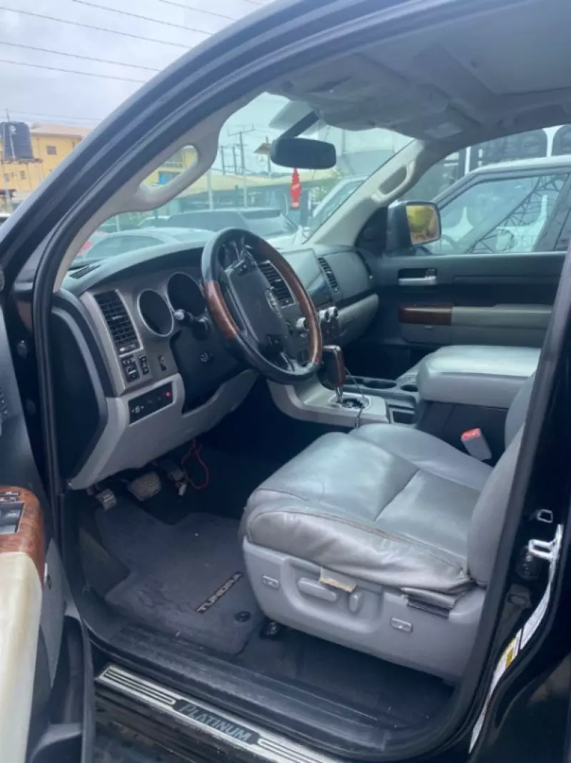 Toyota Tundra   - 2012