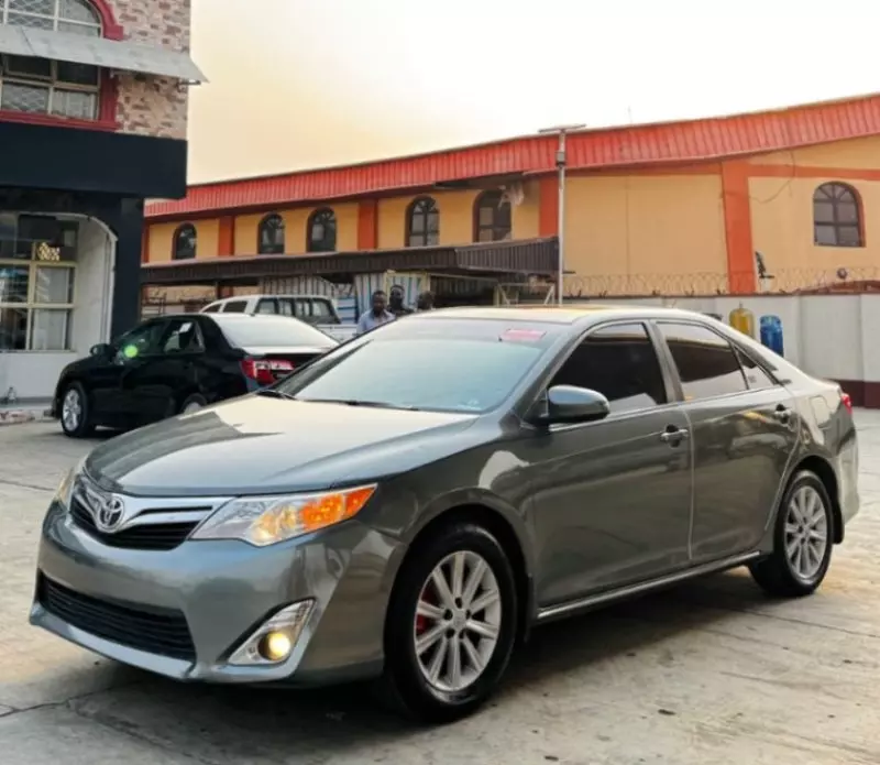 Toyota Camry   - 2012