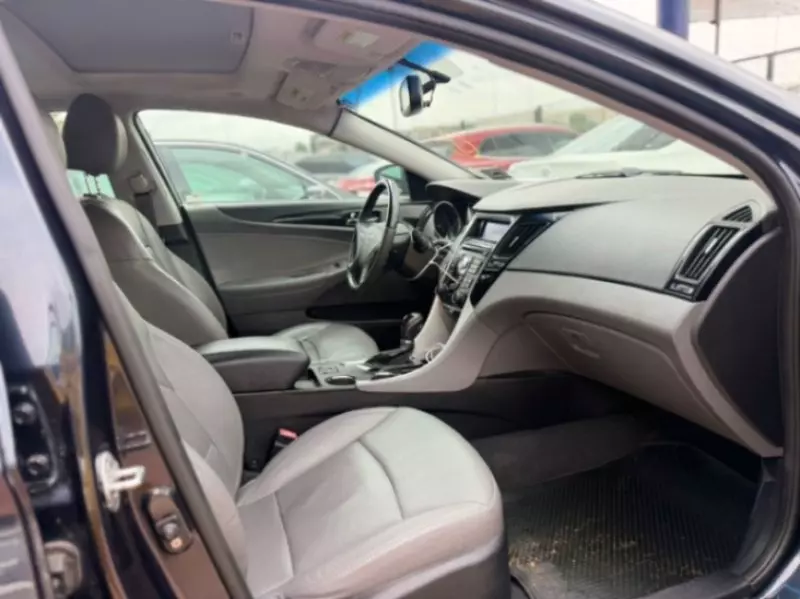 Hyundai Sonata   - 2011