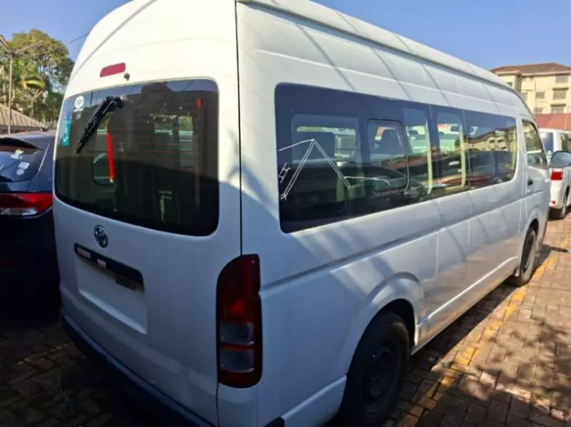 TOYOTA Hiace (High Roof) - 2014