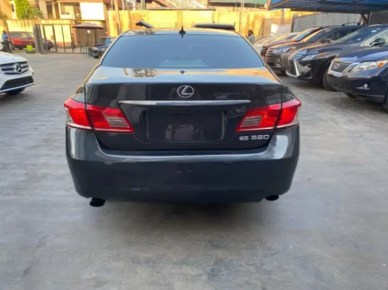 Lexus ES   - 2011