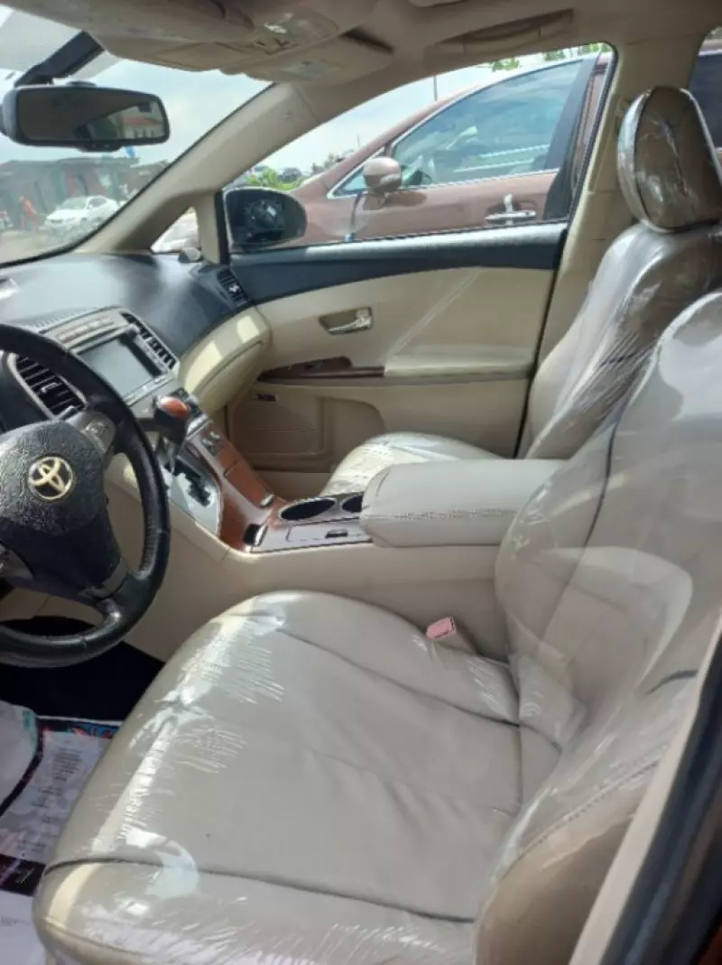 Toyota Venza   - 2012