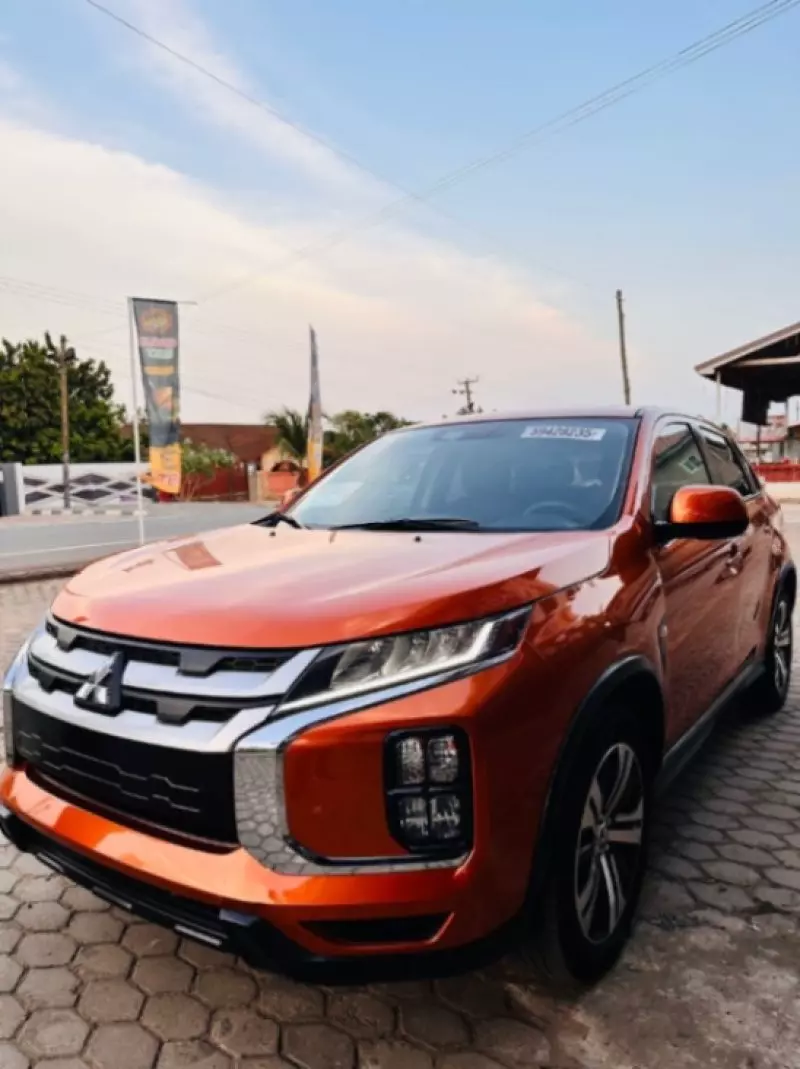 Mitsubishi Outlander Sport   - 2023