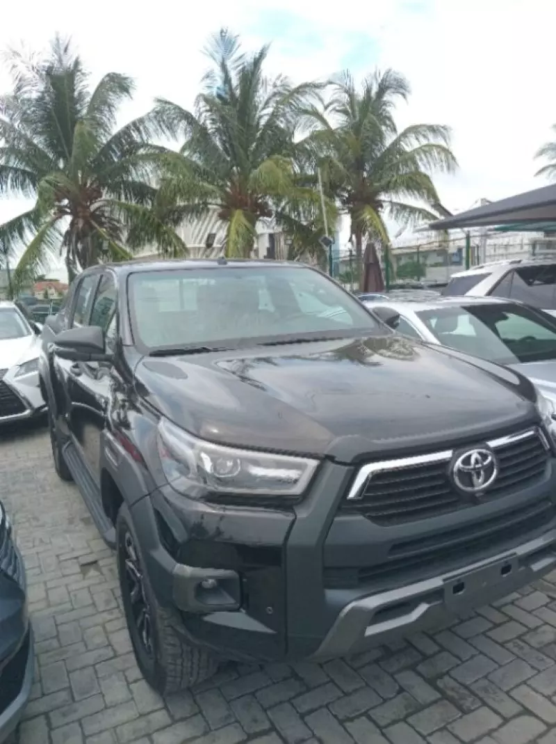 Toyota Hilux   - 2025