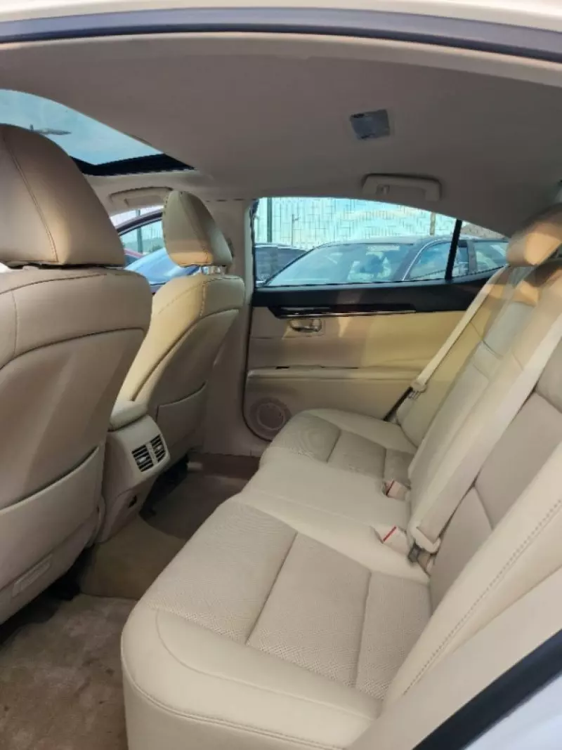 Lexus ES   - 2014