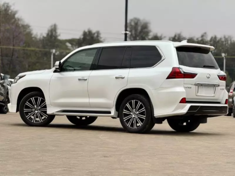 Lexus LX 570   - 2018