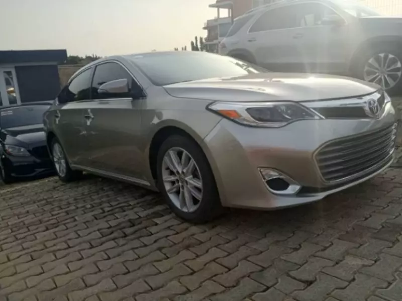 Toyota Avalon   - 2013
