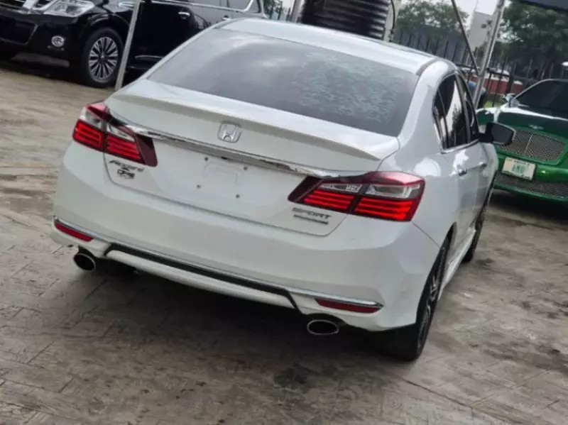Honda Accord   - 2017