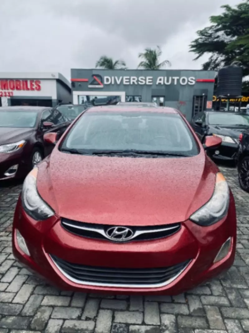 Hyundai Elantra   - 2013