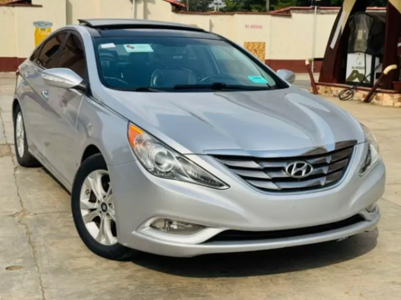 Hyundai Sonata   - 2013