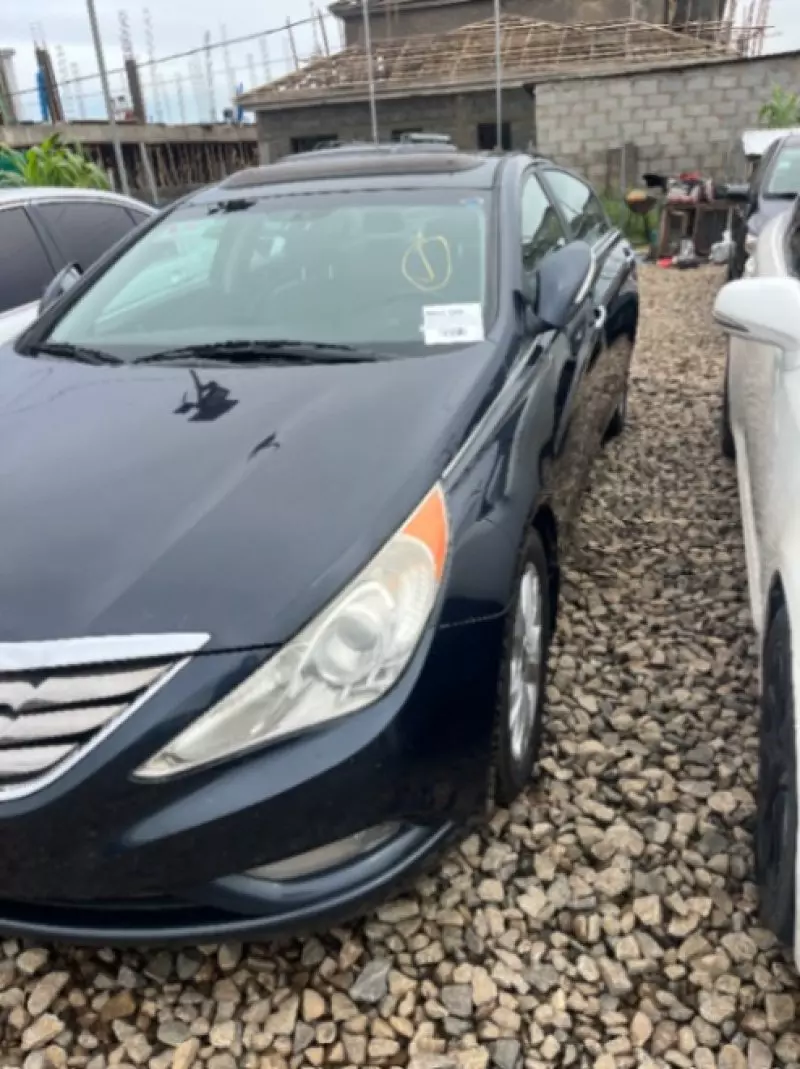 Hyundai Sonata   - 2011