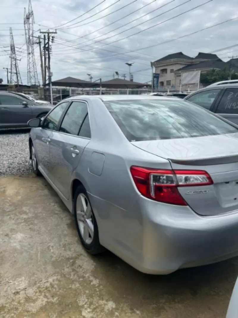 Toyota Camry   - 2013