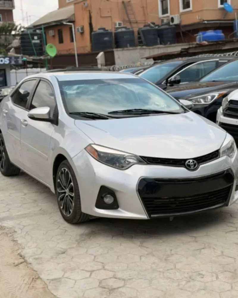 Toyota Corolla   - 2016