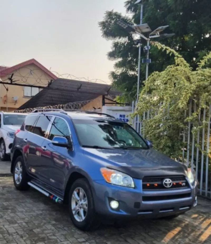 TOYOTA RAV 4   - 2010