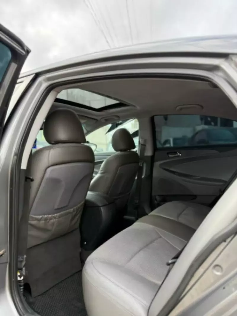 Hyundai Sonata   - 2013
