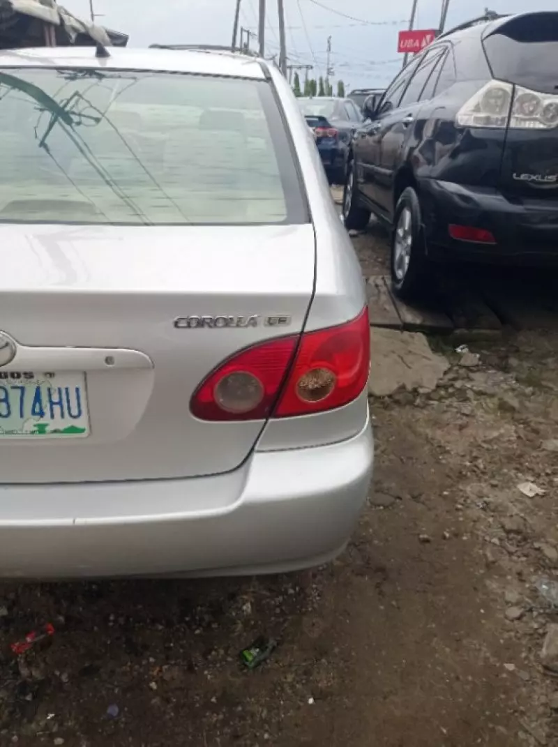 Toyota Corolla   - 2005