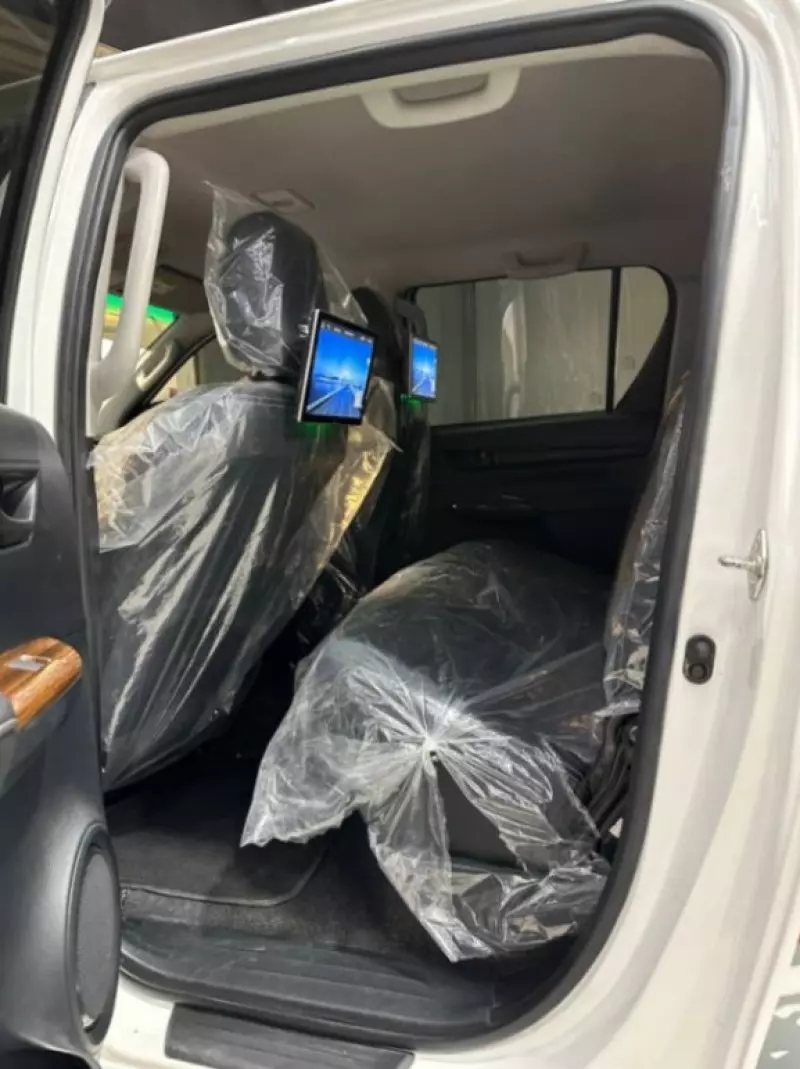 Toyota Hilux   - 2021