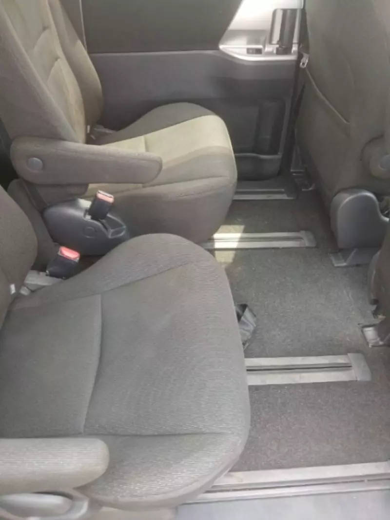 TOYOTA Noah   - 2012