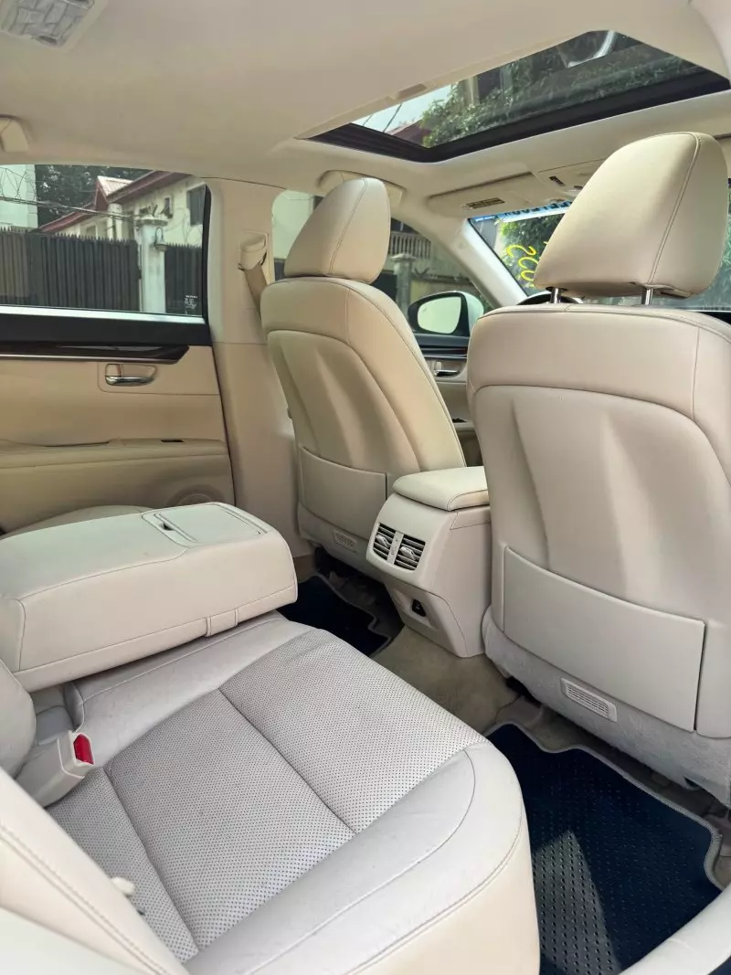 Lexus ES   - 2014