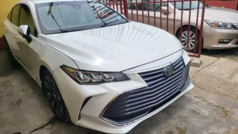 Toyota Avalon   - 2019