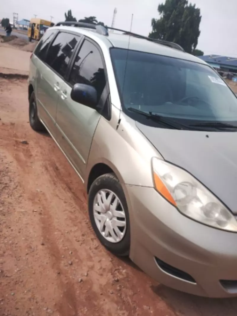 Toyota Sienna   - 2008