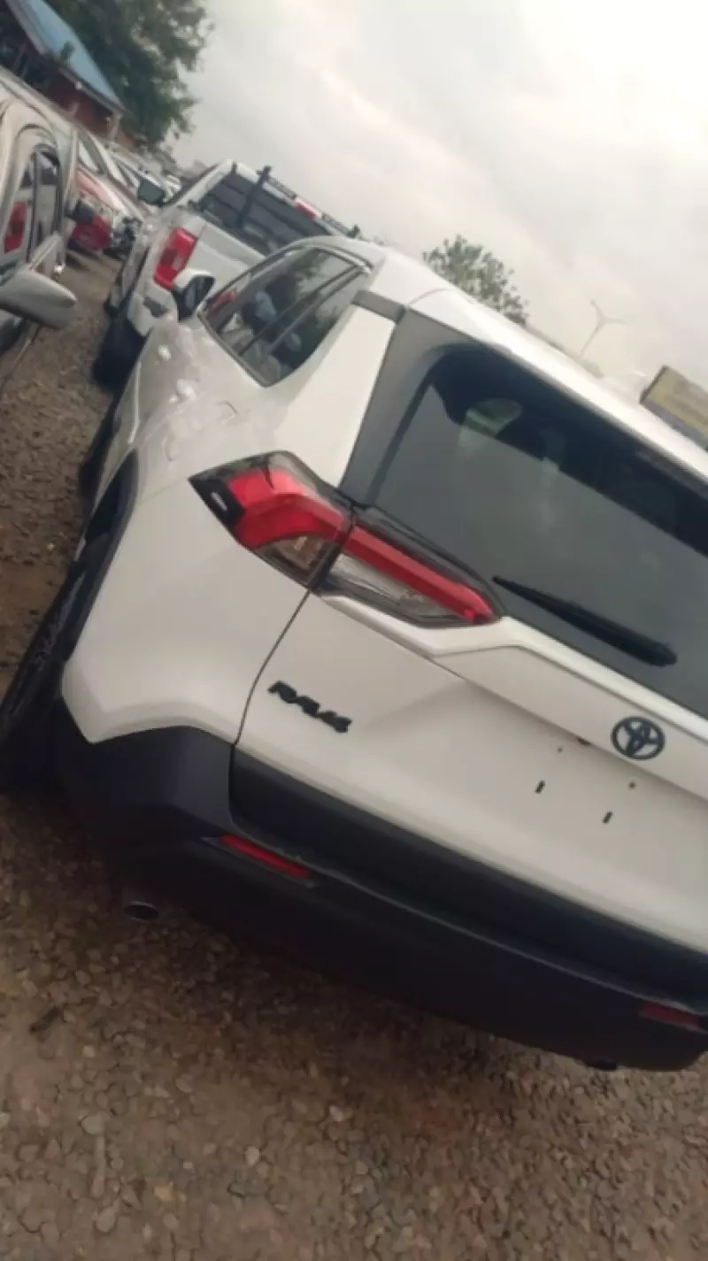 TOYOTA RAV 4   - 2023