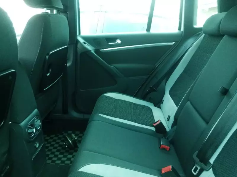 Volkswagen Tiguan   - 2012