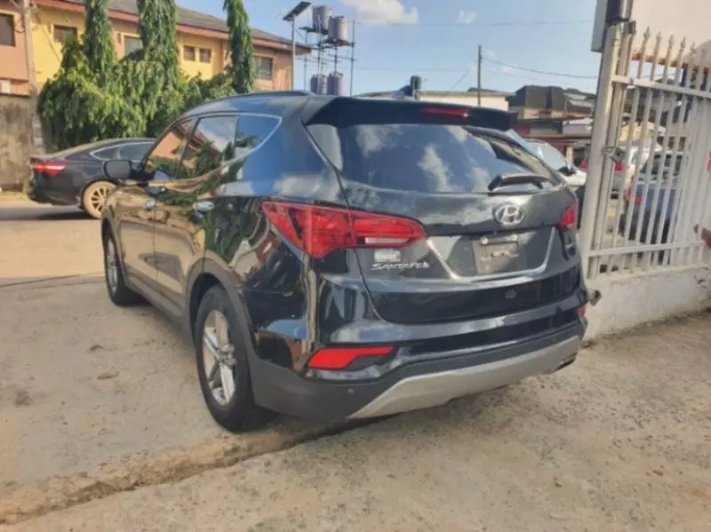 Hyundai Santa Fe   - 2017