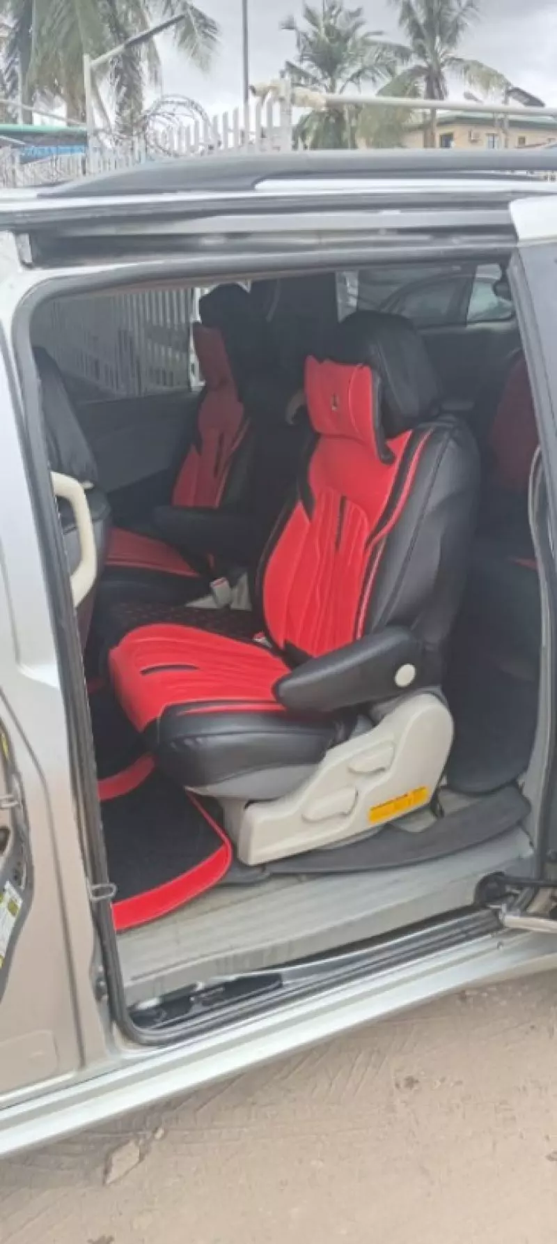 TOYOTA Sienna   - 2011