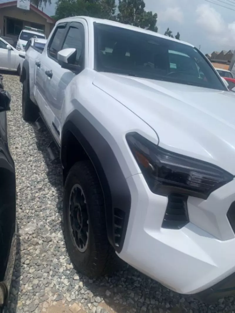 Toyota Tacoma   - 2024
