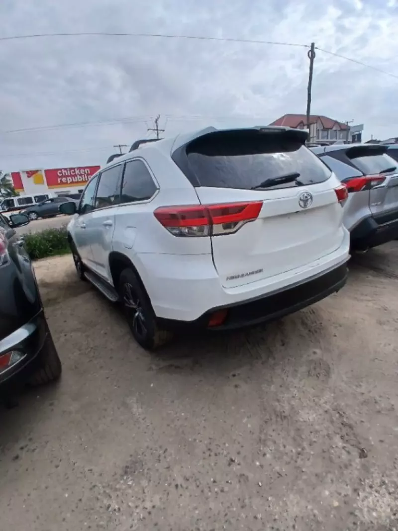 TOYOTA Highlander   - 2019