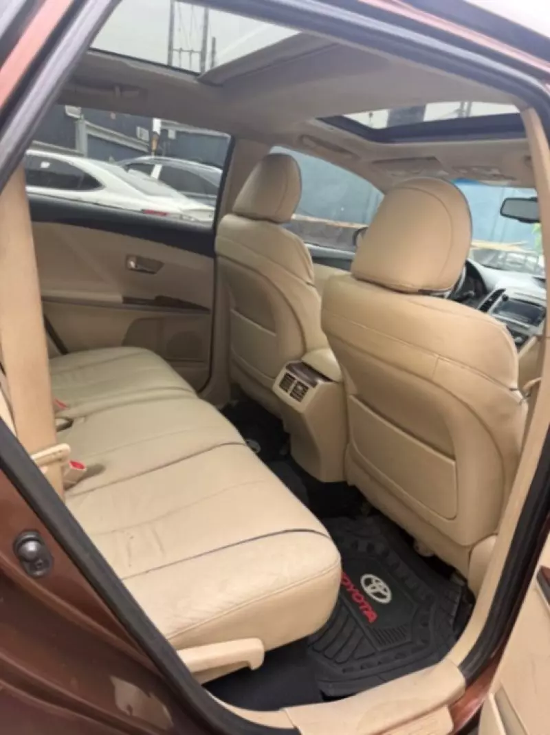 TOYOTA Venza   - 2010