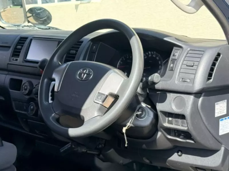 Toyota Regiusace   - 2018