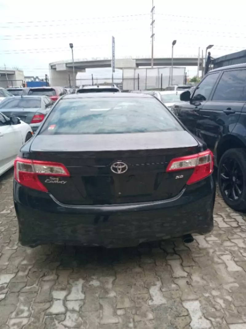 Toyota Camry   - 2013
