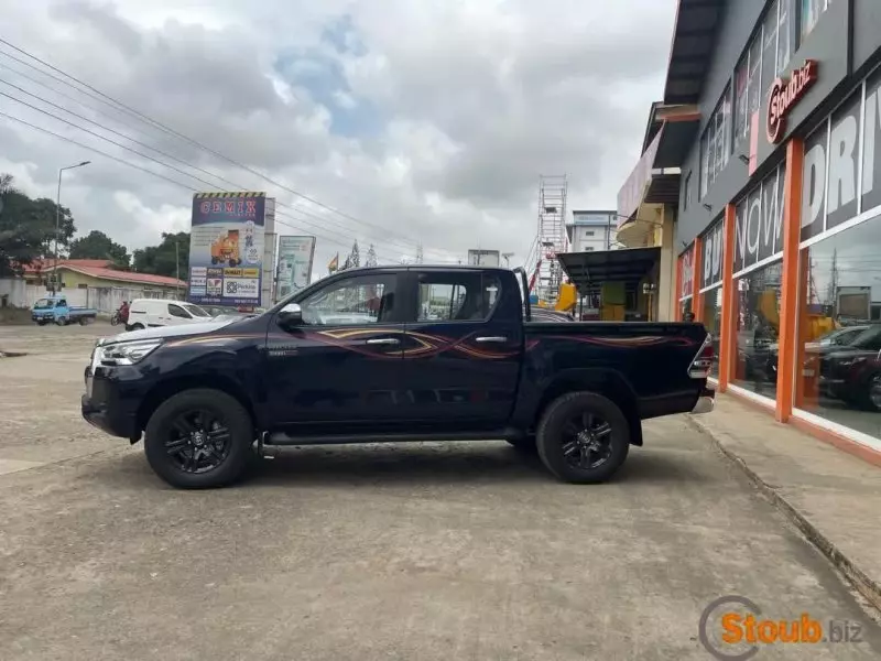 TOYOTA Hilux   - 2026